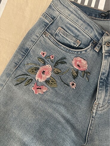 Slim mom jean