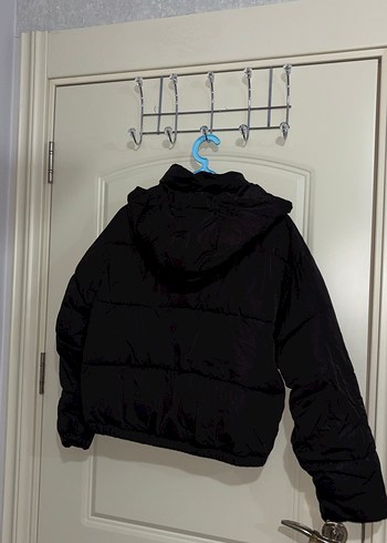 Pull and Bear Kadın Siyah Bel Detaylı Kısa Kışlık Mont