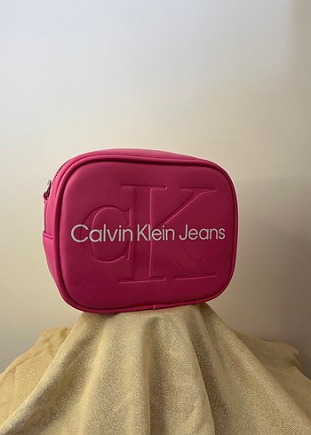 Calvin Klein Pembe Kadın Çapraz Çanta