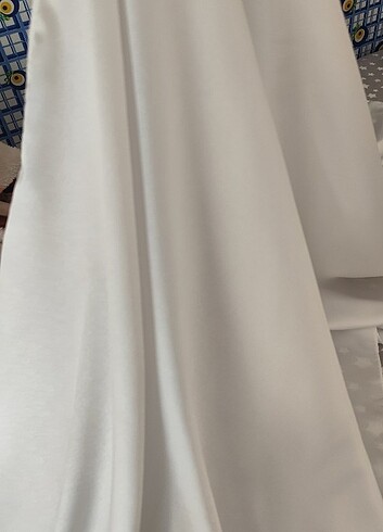 Beyaz şal nikah elbisesi için de takılabilir