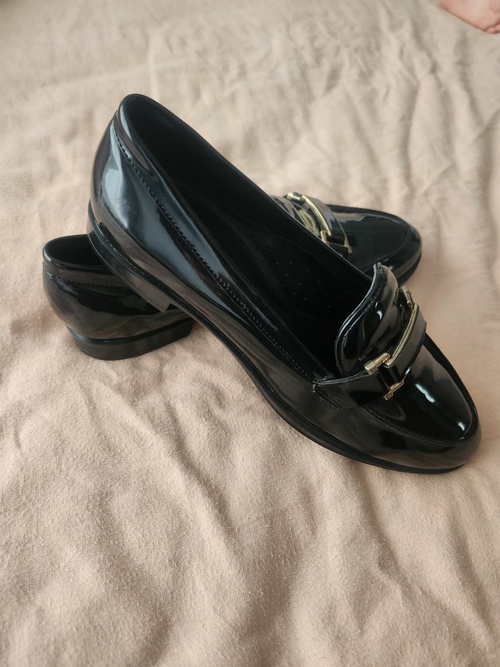 Siyah Parlak Tokalı Kadın Klasik Ayakkabı - Görsel 4