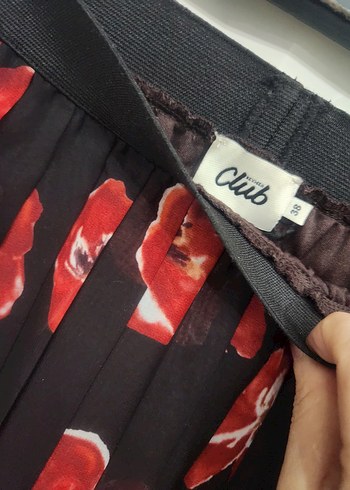 Kadın Kırmızı Desenli Piliseli Midi Etek - Görsel 2