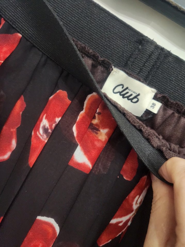 Kadın Kırmızı Desenli Piliseli Midi Etek - Görsel 2