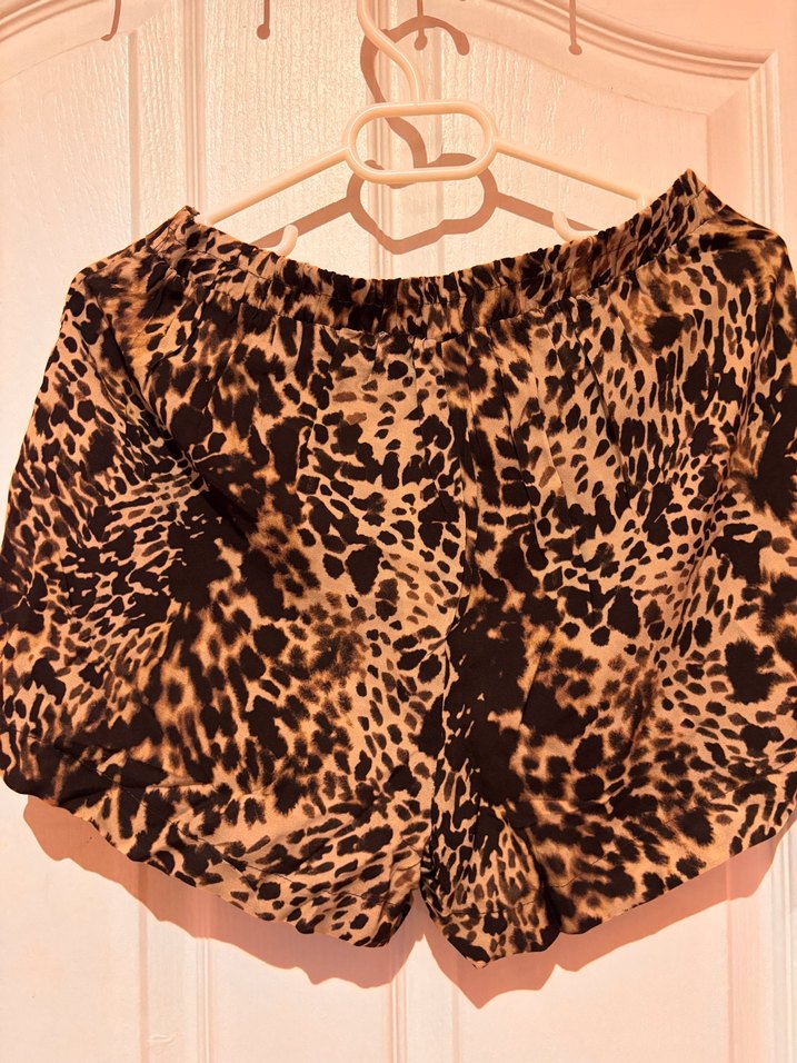 Desenli şort - Görsel 3