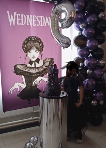 Diğer Wednesday afiş