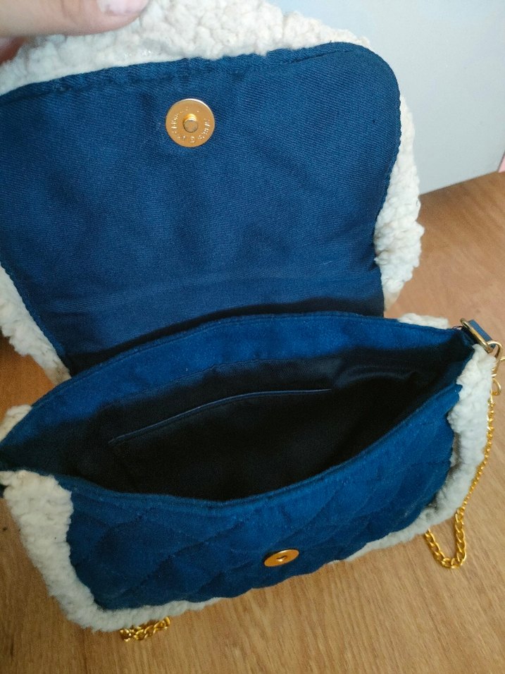 Zincir Detaylı Mavi Kadın Çanta - Görsel 3