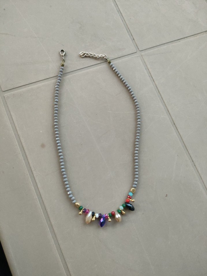 Gri Renkli Boncuklu Kadın Kolyesi - Görsel 2