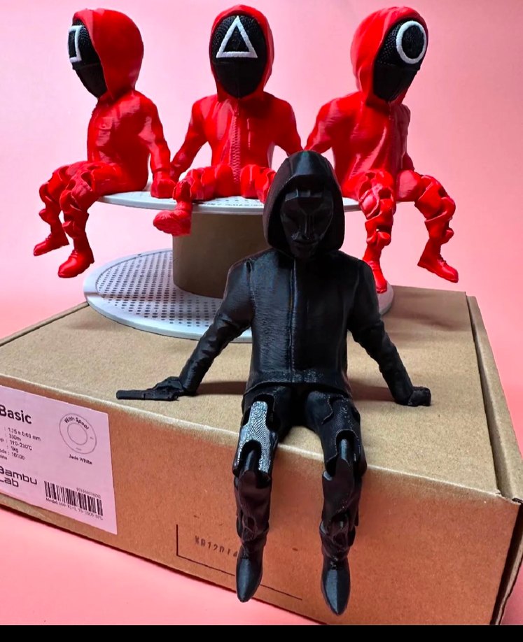 Siyah Kapüşonlu Squidgame Aksiyon Figürü - Görsel 2