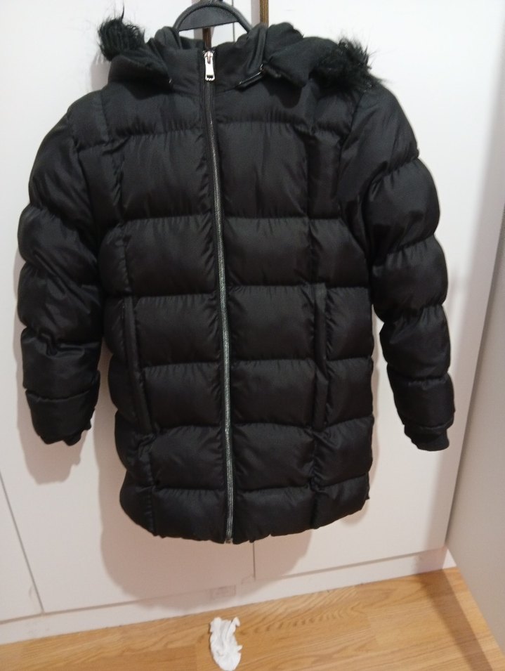 Kız Çocuk Siyah Kürklü Kapüşonlu Mont - Görsel 3