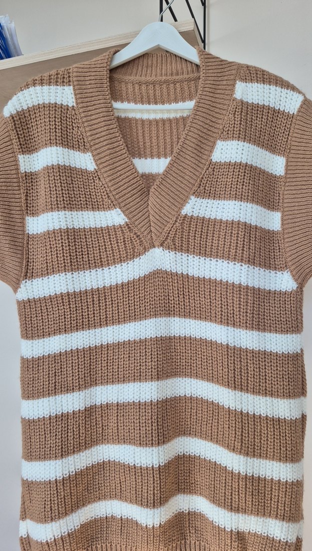 Bej Çizgili V Yaka Triko Süveter - Görsel 4