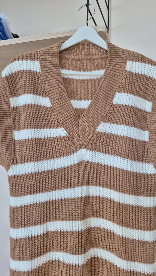 Bej Çizgili V Yaka Triko Süveter - Görsel 2