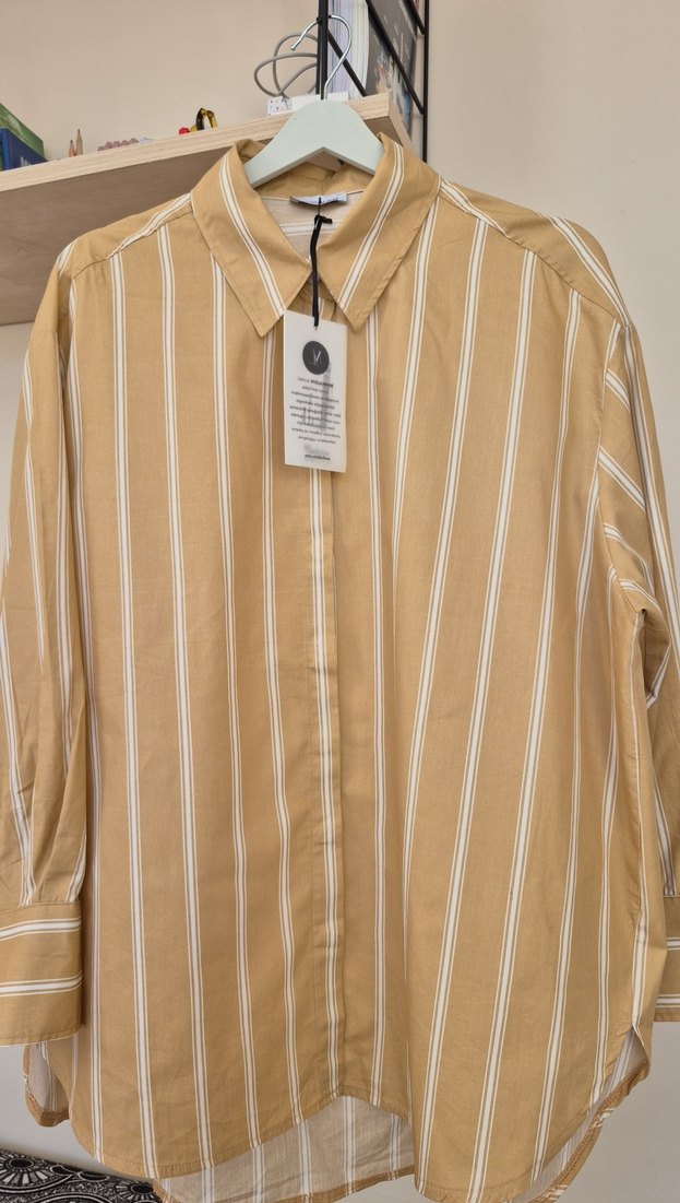 Bej Uzun Kollu Düğmeli Kadın Gömlek - Görsel 4