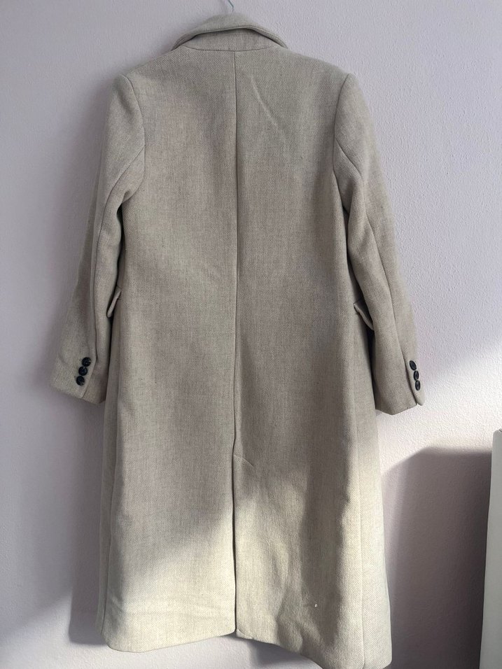 Bej Uzun Kesim Düğmeli Kadın Keten Kaban - Görsel 3