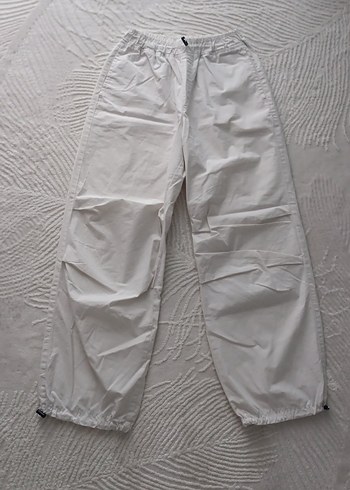 Beyaz baggy paraşüt pantolon