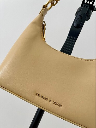  Beden çeşitli Renk Charles & Keith Chain Handle Shoulder Bag