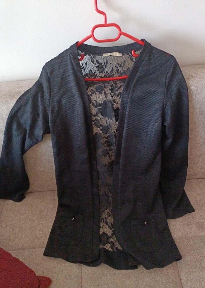 Önü Düz Arkası Dantelli Ceket - Görsel 4