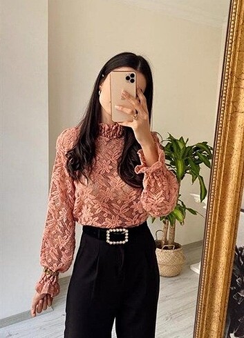 Dantelli tüllü pembe bluz