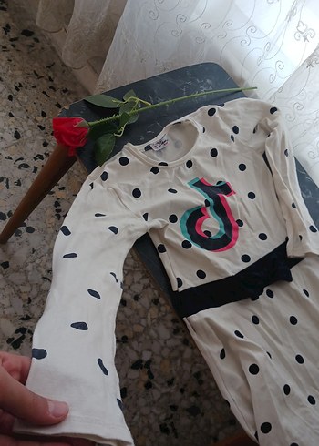 Uzun Kollu Puantiyeli Kız Elbisesi - Görsel 4