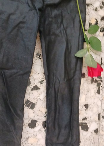 Kızlar için Siyah Dar Denim Pantolon - Görsel 4