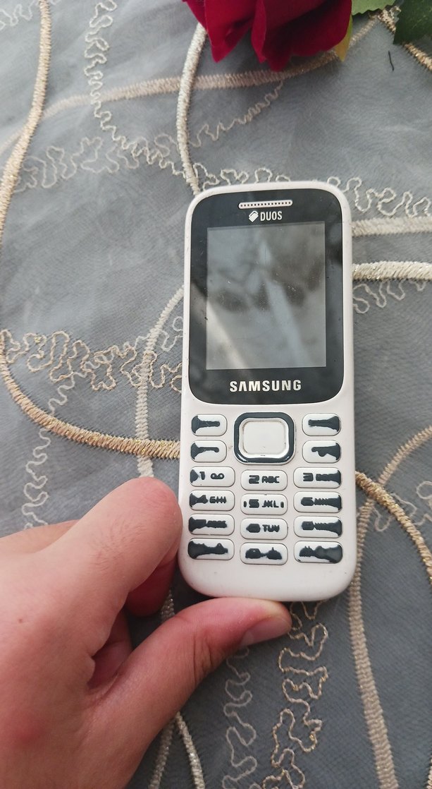 Samsung Beyaz Gri Tuşlu Telefon - Görsel 2