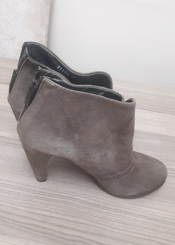 Gri Süet Kadın Dolgu Topuklu Bot - Görsel 2