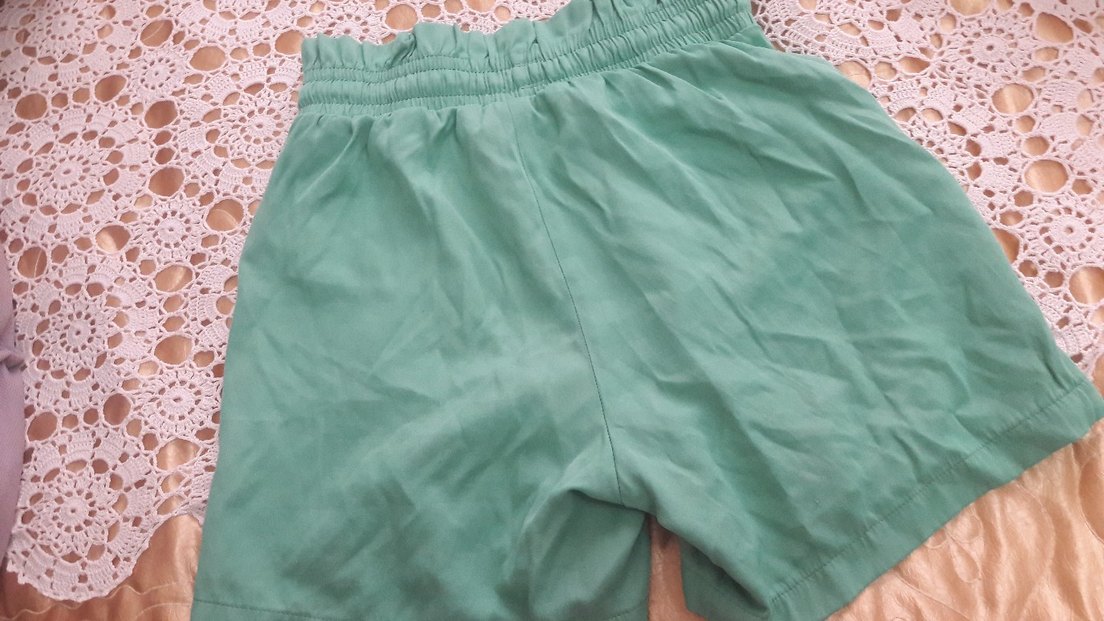 Yeşil Beli Bağcıklı Kadın Bermuda Şort - Görsel 3