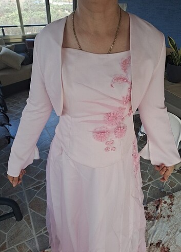 Nişan elbisesi