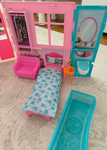 Barbie Barbie evi ve aksesuarları