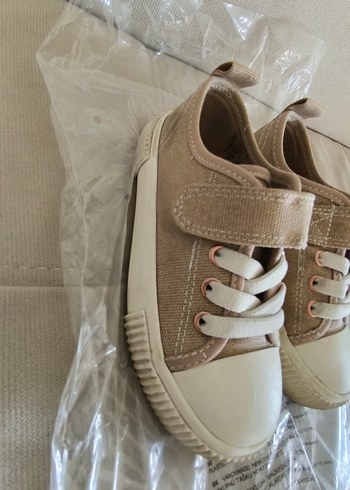 26 Beden H&M Erkek Çocuk Bej Cırt Cırtlı Spor Ayakkabı