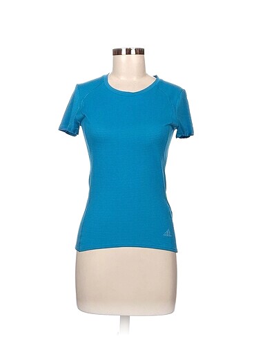 Adidas T-shirt %70 İndirimli.