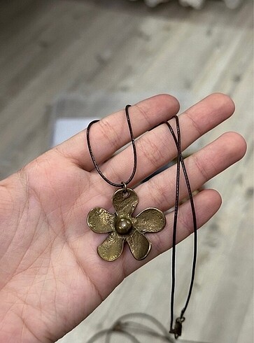 Kahverengi vintage tarz çiçek kolye