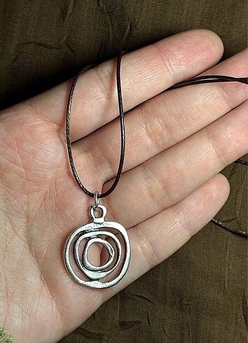Spiral kolye