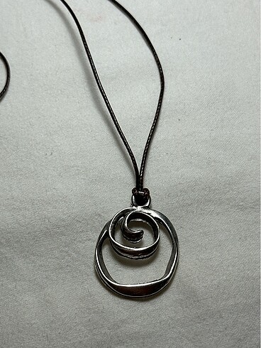 American Vintage Spiral desen pirinç kolye