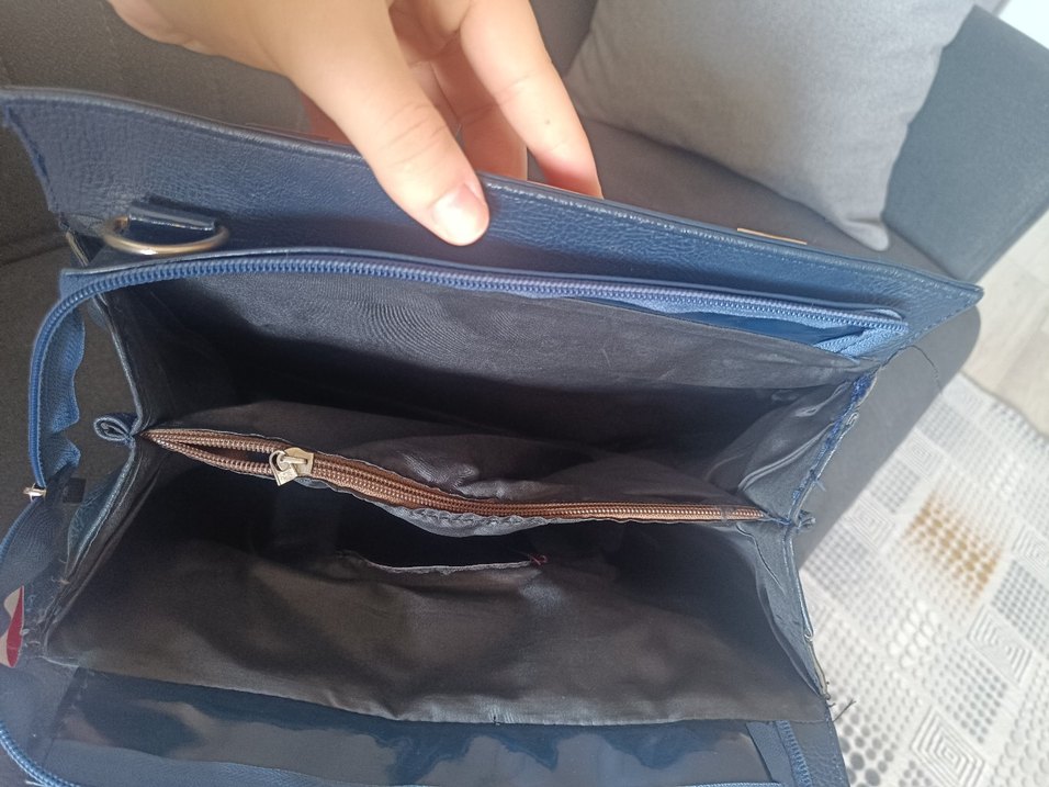 Mavi Parlak Deri Tokalı Kadın Çanta - Görsel 3