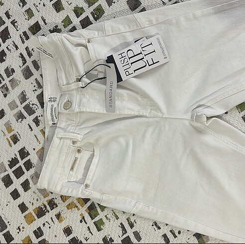Stradivarius Push Up Beyaz Jean