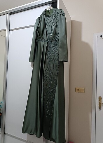 Tesettür Saten pelerinli abiye elbise - Görsel 5