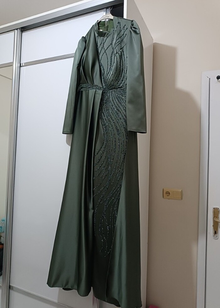 Tesettür Saten pelerinli abiye elbise  - Görsel 5