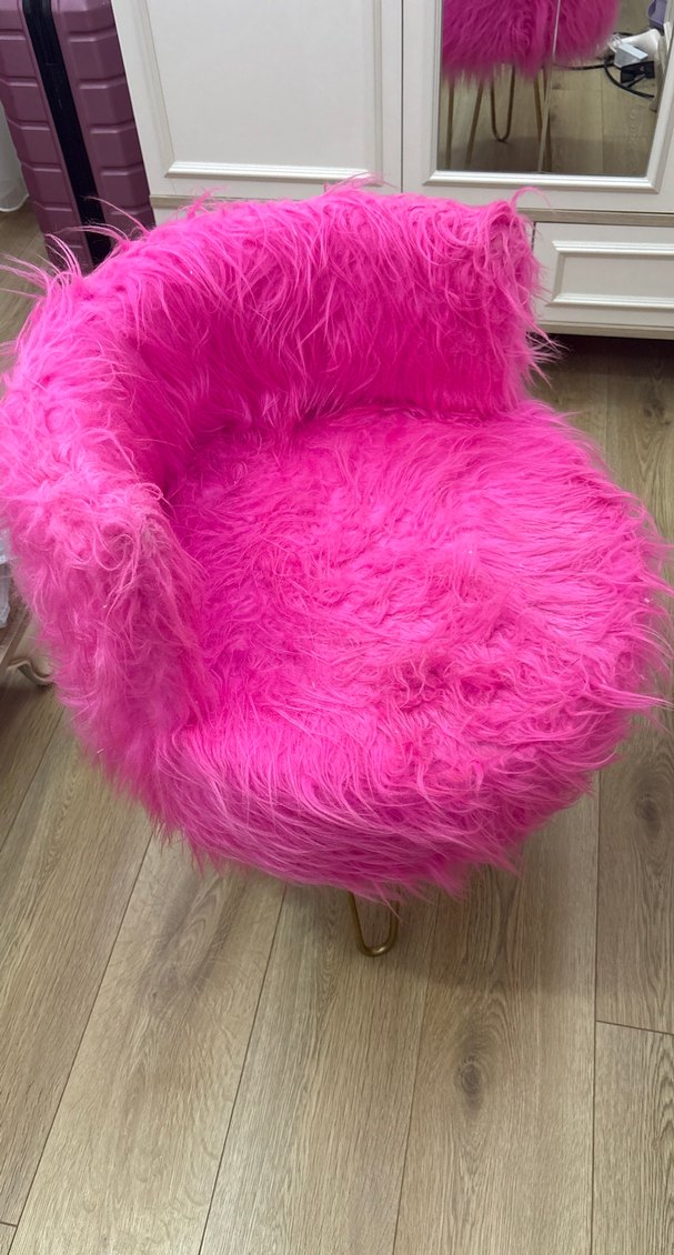 Pembe Tüylü Koltuk - Görsel 3