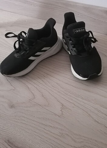 29 Beden Adidas erkek çocuk spor ayakkabı 