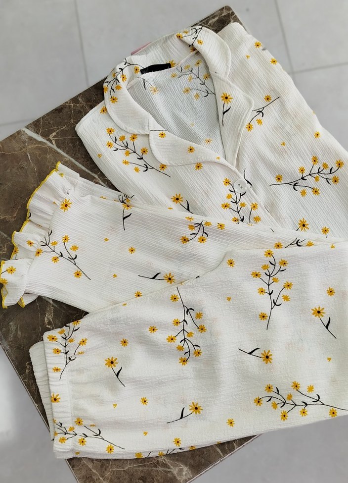 Beyaz papatya Çiçek Desenli Kısa Kollu Kadın Pijama - Görsel 2