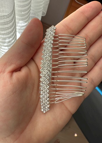 Beden Taşlı Parlak Metal Saç Tokası