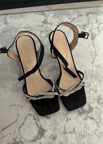 Nine West Klasik Siyah Yılan Desenli Stiletto