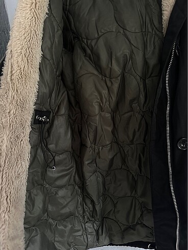 xs Beden siyah Renk Bershka Kapüşonlu Kışlık Mont