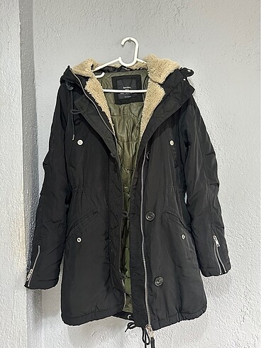 Bershka Bershka Kapüşonlu Kışlık Mont