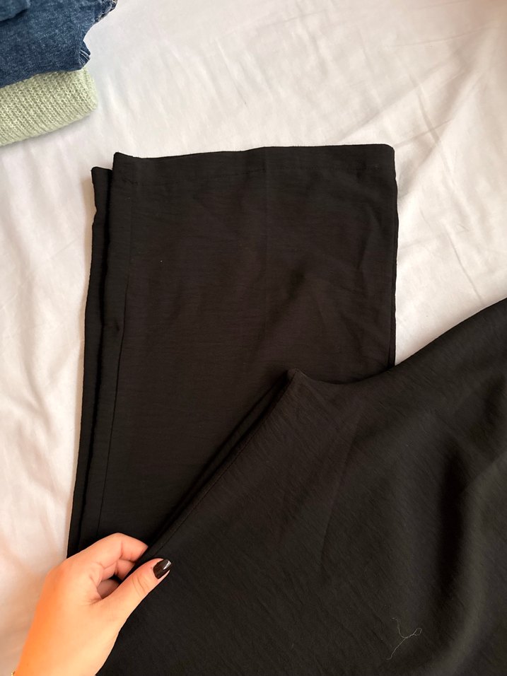 Siyah Akan Kumaş Bol Pantolon - Görsel 3