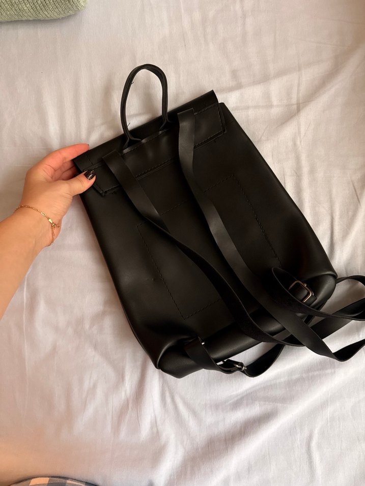 Zara Siyah Deri Sırt Çantası - Görsel 2