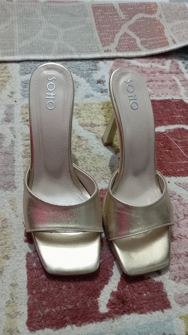 Altın Renkli Blok Topuklu Kadın Terlik - Görsel 2