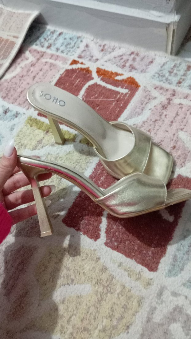 Altın Renkli Blok Topuklu Kadın Terlik - Görsel 3