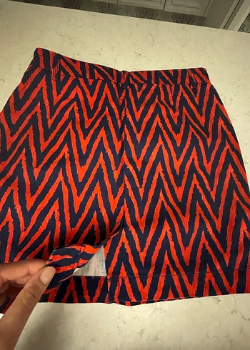 Tommy Hilfiger marka kırmızı-lacivert mini etek - Görsel 2