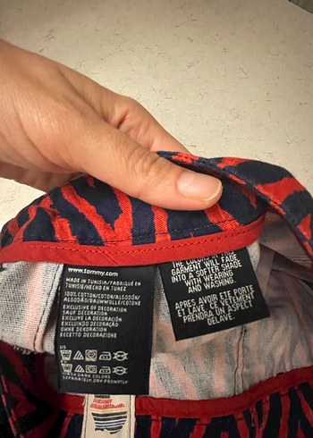 Tommy Hilfiger marka kırmızı-lacivert mini etek - Görsel 4